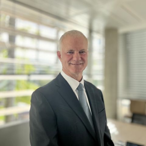 Ian Perks - headshot (sept25) FINAL.jpg